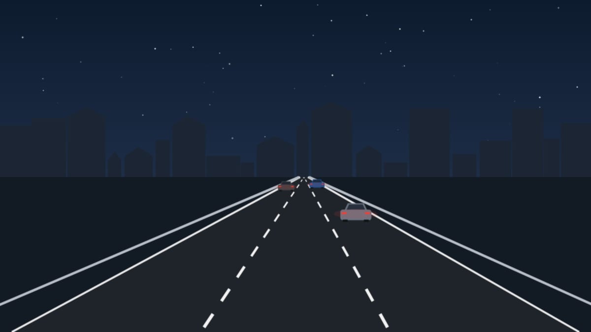 Autobahn bei Nacht mit roten Rücklichtern, im Hintergrund dunkle Gebäude unter klarem Sternenhimmel