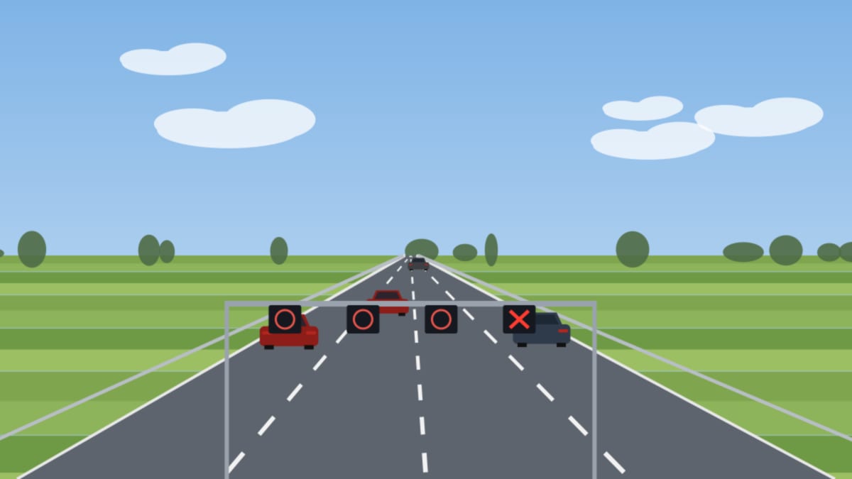 Mehrspurige Autobahn unter einer Schilderbrücke mit Tempoanzeigen und dichtem Verkehr